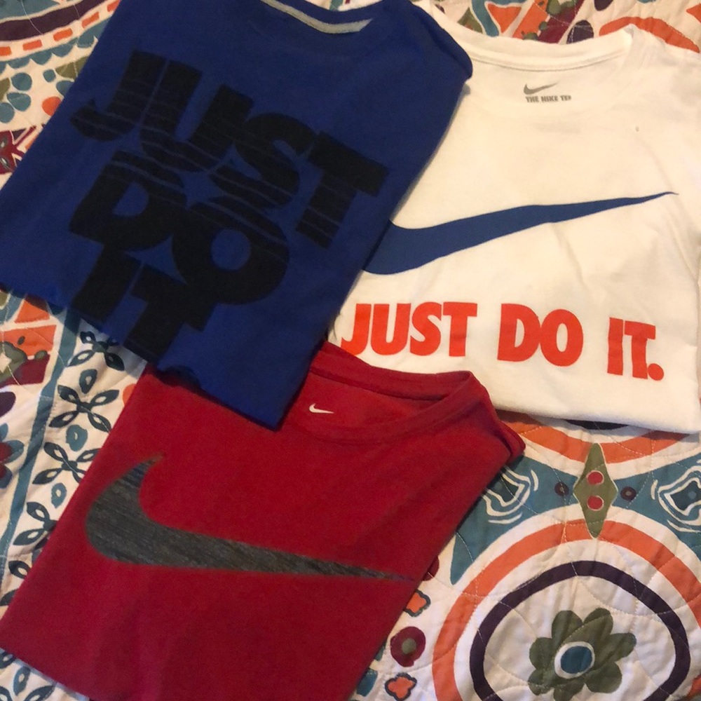 Bundle 3 Men’s Nike T-shirts Large